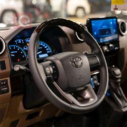 تۆیۆتا لاند کرۆزەر 76